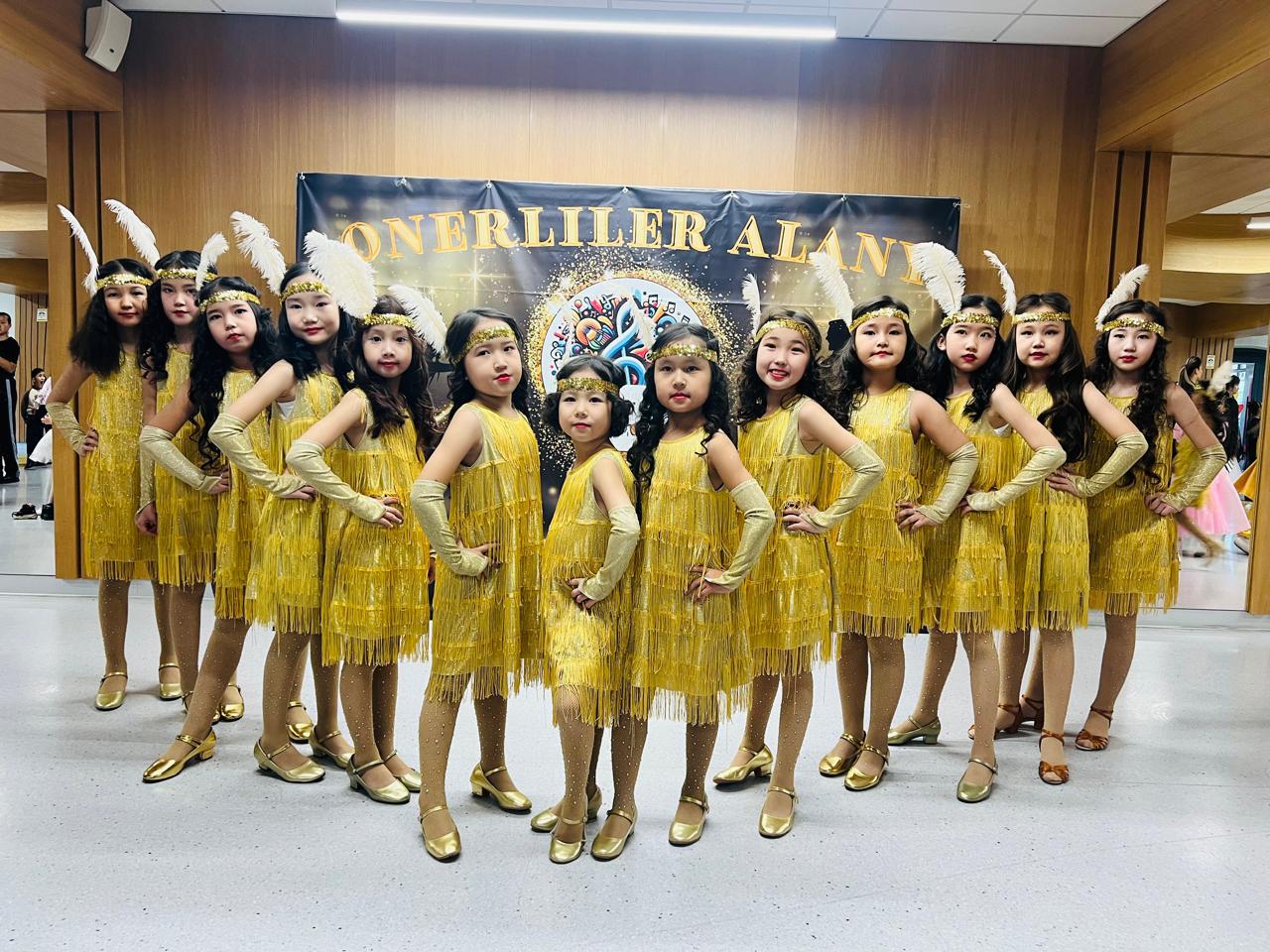 "Өнерлілер Алаңы"көпжанрлы Халықаралық өнерлілер байқауына мектебіміздің "Еркенұр"би-ансамблі 3 "И" сынып оқушылары қатысып, жүлделі І орынға  ие болды.